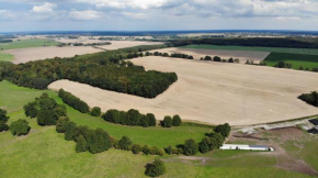 Peenehof Köppen - Ferienwohnungen & Schlaffässer Jördenstorf